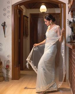 Taapsee Pannu feet photo thumbnail