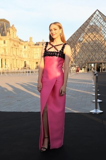 Amanda Seyfried feet photo thumbnail