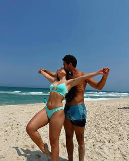 Larissa Manoela feet photo thumbnail