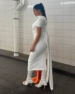Kylie Jenner feet photo thumbnail