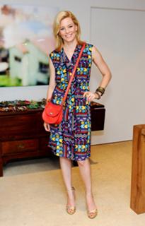 Elizabeth Banks feet photo thumbnail