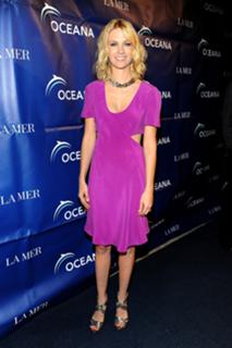 January Jones feet photo thumbnail