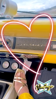 Hina Khan feet photo thumbnail