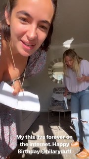 Hilary Duff feet photo thumbnail
