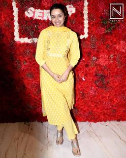 Shraddha Kapoor feet photo thumbnail