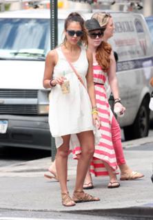 Jessica Alba feet photo thumbnail