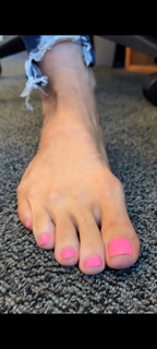 Kyle Unfug feet photo thumbnail