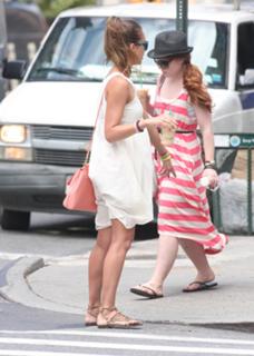 Jessica Alba feet photo thumbnail