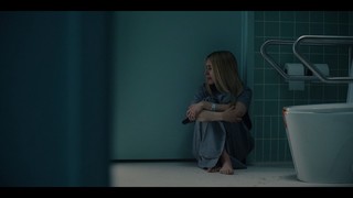 Emma Roberts feet photo thumbnail