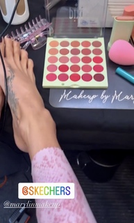 Brooke Burke feet photo thumbnail