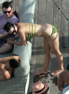 Katy Perry feet photo thumbnail