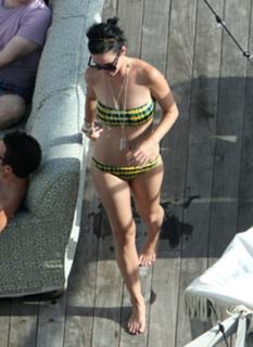 Katy Perry feet photo thumbnail