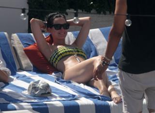 Katy Perry feet photo thumbnail