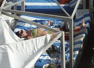 Katy Perry feet photo thumbnail