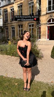Larissa Manoela feet photo thumbnail