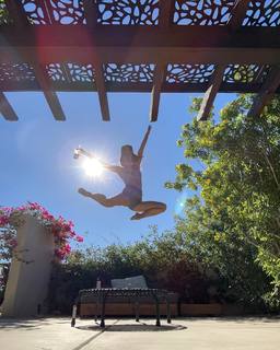Abigail Spencer feet photo thumbnail