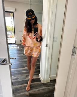 Abigail Spencer feet photo thumbnail
