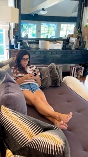 Tiffani Thiessen feet photo thumbnail