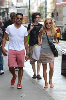 Kelly Ripa feet photo thumbnail