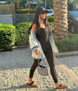 Haifa Wehbe feet photo thumbnail