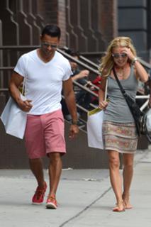 Kelly Ripa feet photo thumbnail