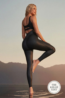 Khloé Kardashian feet photo thumbnail