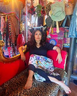 Salma Hayek feet photo thumbnail