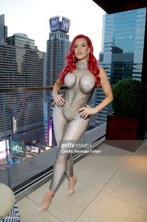 Justina Valentine feet photo thumbnail