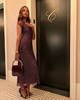 Zoe Saldana feet photo thumbnail