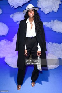 Kelly Rowland feet photo thumbnail