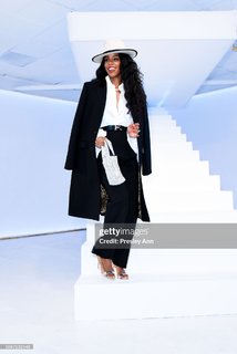 Kelly Rowland feet photo thumbnail
