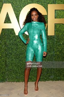 Kelly Rowland feet photo thumbnail