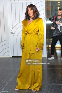 Kelly Rowland feet photo thumbnail