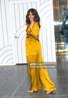 Kelly Rowland feet photo thumbnail