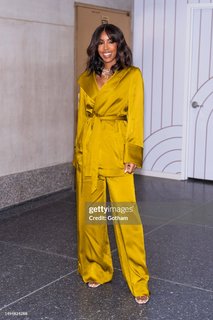 Kelly Rowland feet photo thumbnail