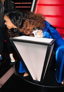 Kelly Rowland feet photo thumbnail