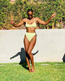 Kelly Rowland feet photo thumbnail