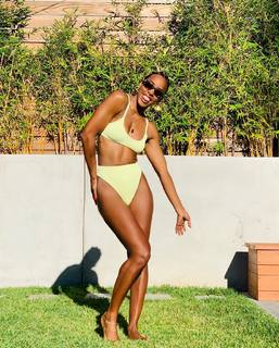 Kelly Rowland feet photo thumbnail