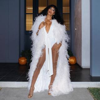 Kelly Rowland feet photo thumbnail