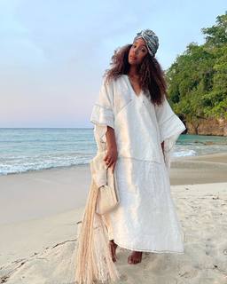 Kelly Rowland feet photo thumbnail