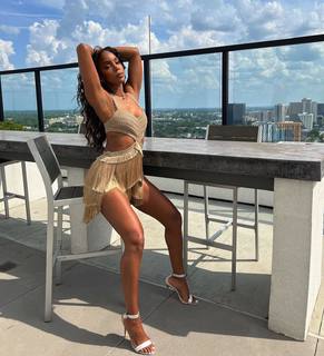 Kelly Rowland feet photo thumbnail