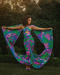 Kelly Rowland feet photo thumbnail