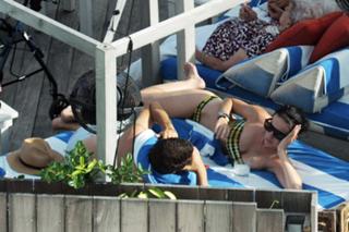 Katy Perry feet photo thumbnail