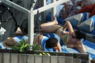 Katy Perry feet photo thumbnail