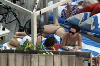 Katy Perry feet photo thumbnail