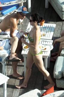 Katy Perry feet photo thumbnail