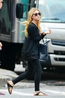 Ashley Olsen feet photo thumbnail