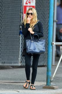 Ashley Olsen feet photo thumbnail