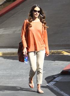 Jordana Brewster feet photo thumbnail