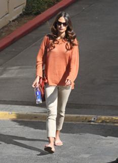 Jordana Brewster feet photo thumbnail
